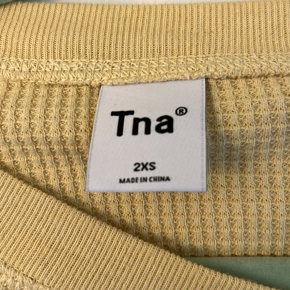 Aritzia Tna waffle knit long sleeve, yellow size 2xs - Picture 5 of 5